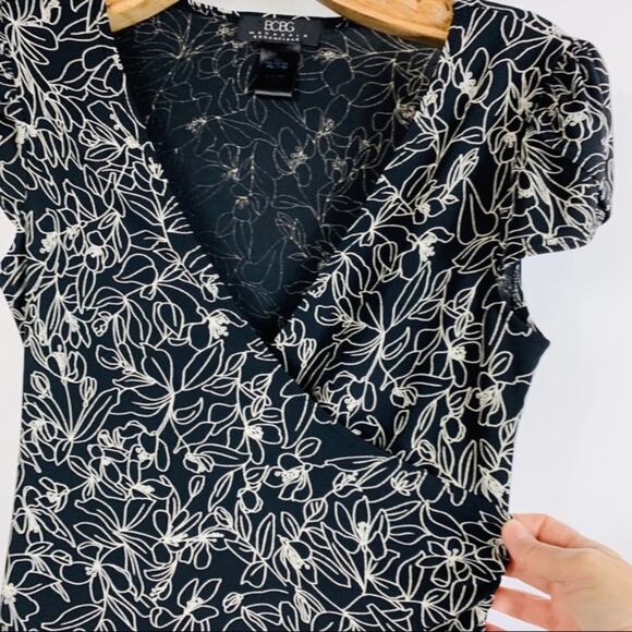 BCBG black White Floral Faux Wrap Top Small - Picture 7 of 11